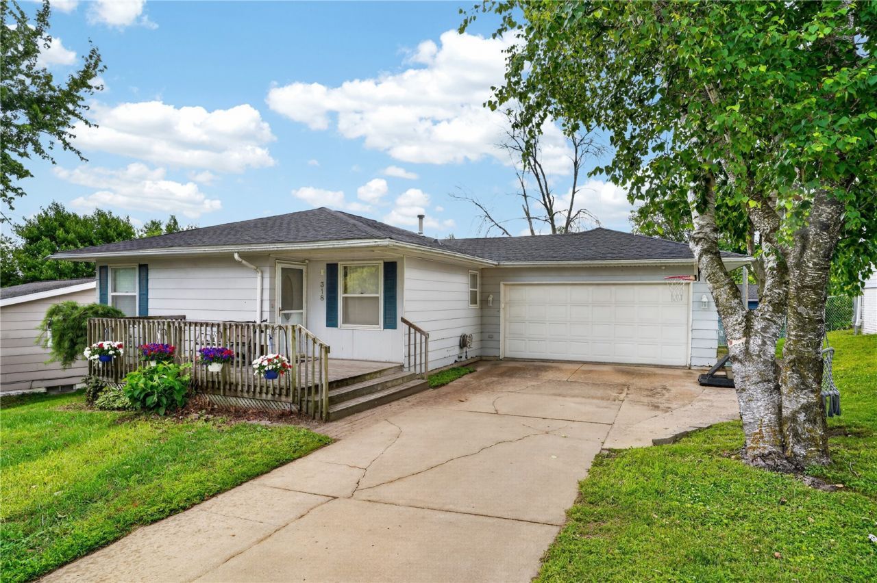 318 Wiley Boulevard Nw, Cedar Rapids, IA 52405 Main Photo