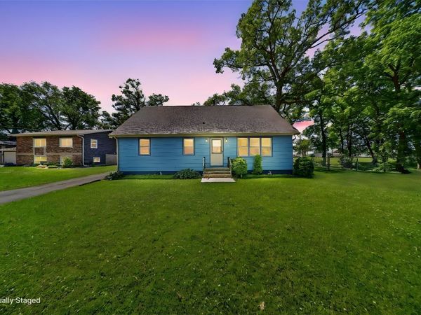 113 Chaffee Drive, Hiawatha, IA 52233