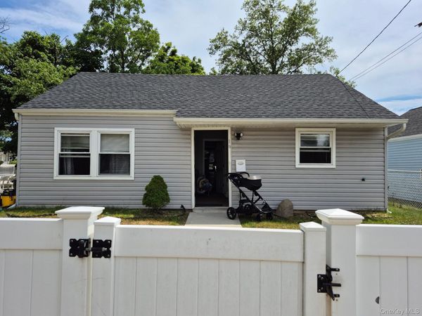 16 Pilot Street , Hempstead, NY 11550