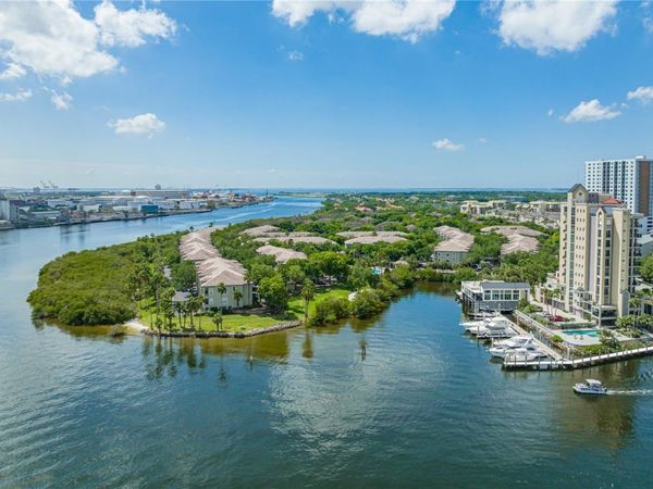 724 CORAL REEF DRIVE , TAMPA, FL 33602