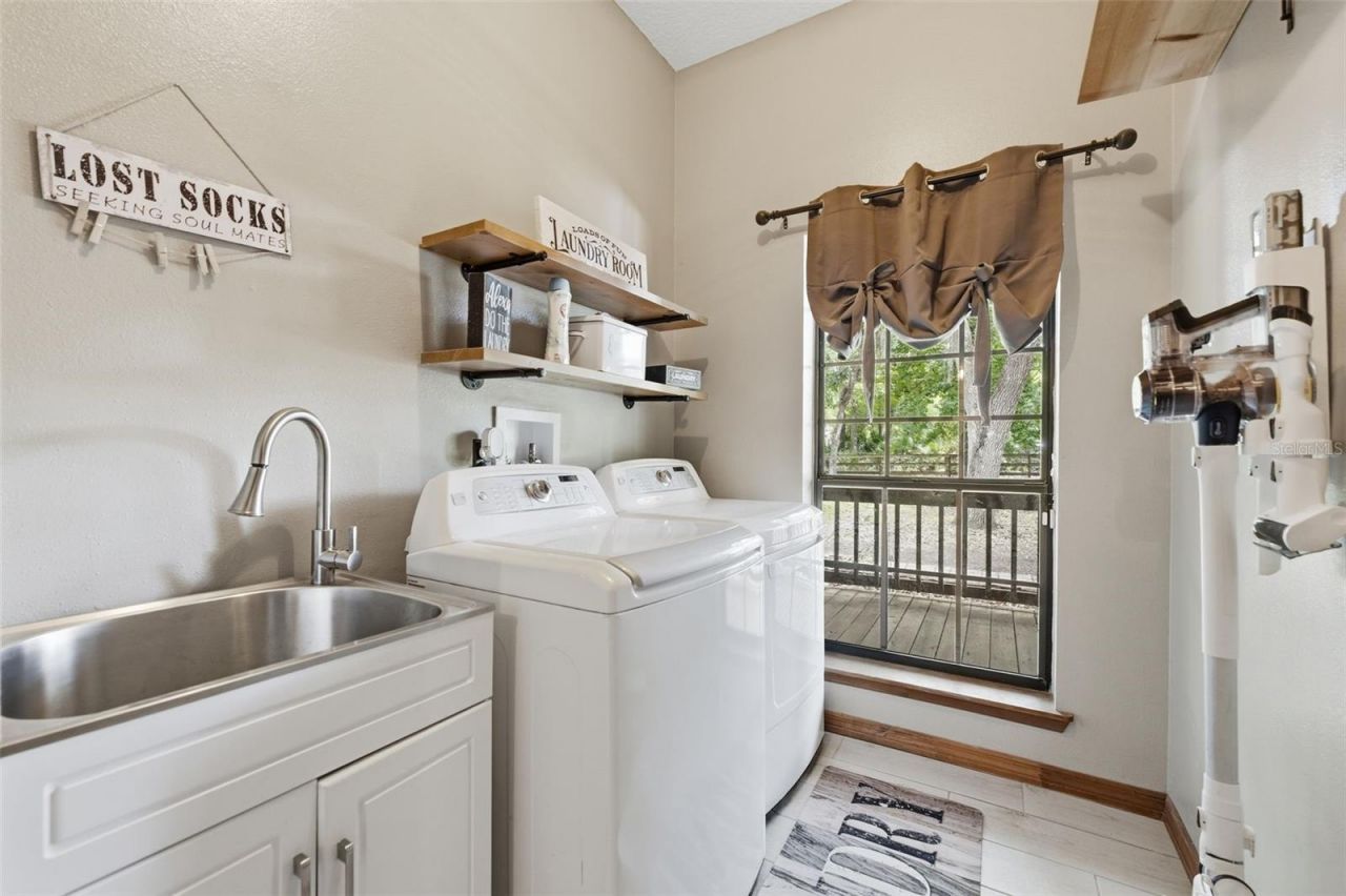 381 N Jungle Road, Geneva, FL 32732 Photo