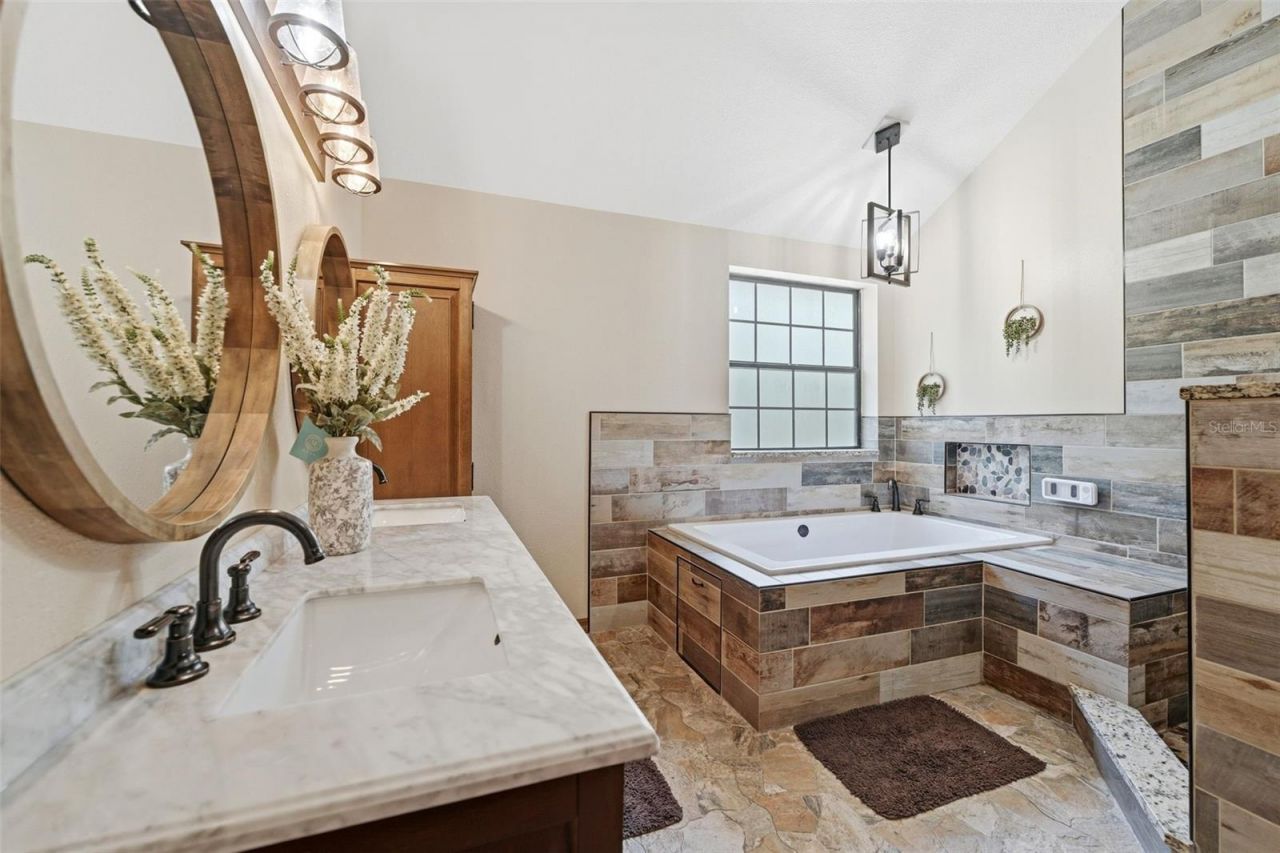 381 N Jungle Road, Geneva, FL 32732 Photo
