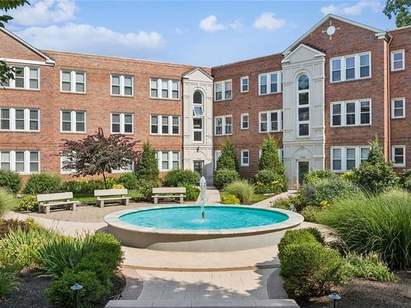 7743 Kingsbury Boulevard, Unit 21, Clayton, MO 63105