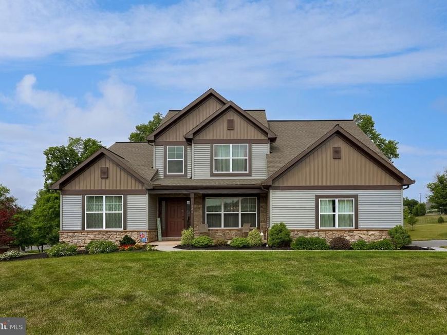 121 E Valley Road, Denver, PA 17517 Main Photo
