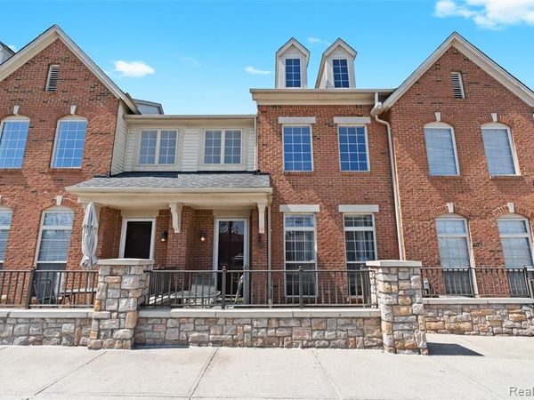 17 N Squirrel Road , Auburn Hills, MI 48326