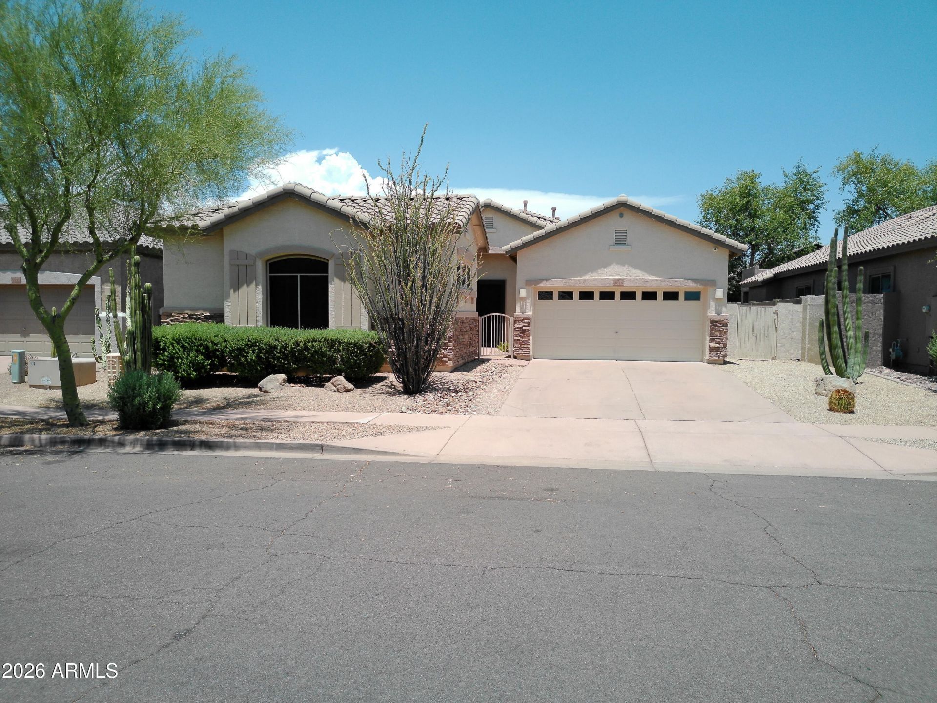 3018 W Sentinel Rock Road, Phoenix, AZ 85086 Main Photo