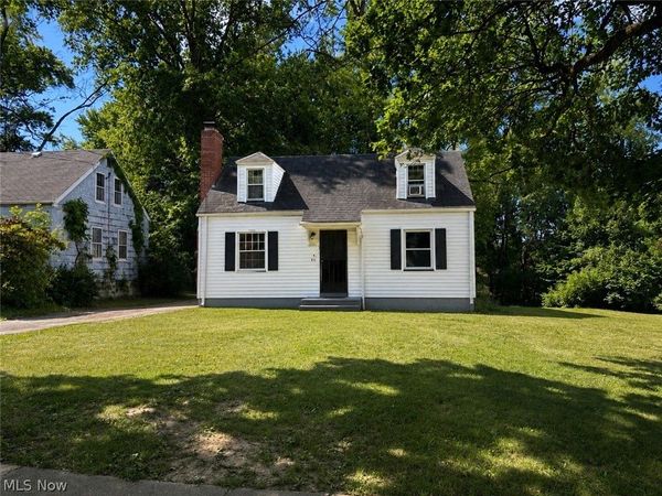 451 W Hylda Avenue, Youngstown, OH 44511