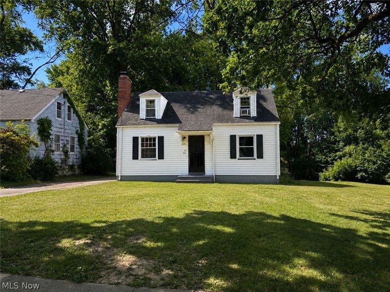 451 W Hylda Avenue, Youngstown, OH 44511 Photo 1