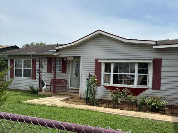 323 E WHITE ST, Dilley, TX 78017