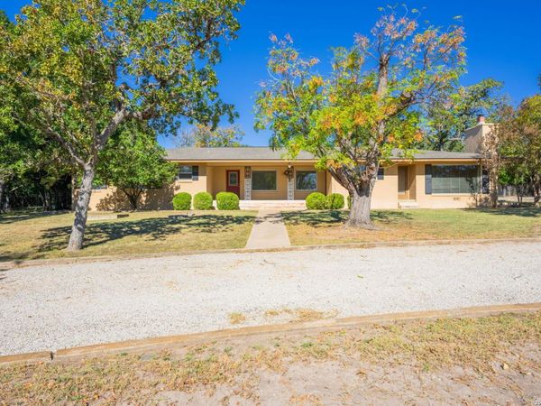 133 Royal Oaks, Kerrville, TX 78028