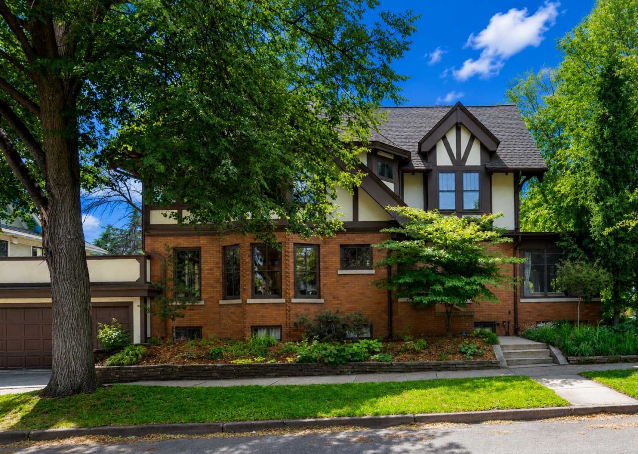 920 Lincoln Avenue , Saint Paul, MN 55105