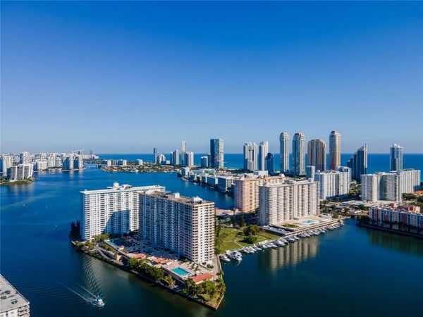 290 174th St , Unit 318, Sunny Isles Beach, FL 33160