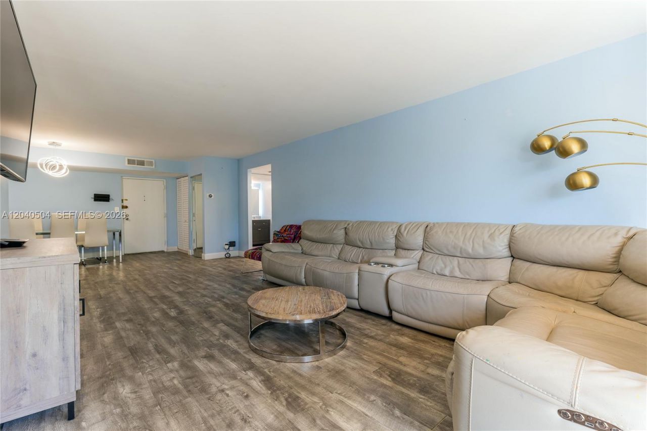 290 174th St , Unit 318, Sunny Isles Beach, FL 33160 Photo