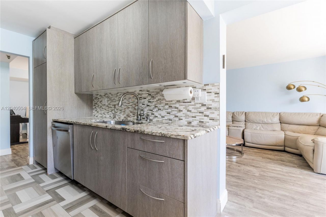 290 174th St , Unit 318, Sunny Isles Beach, FL 33160 Photo