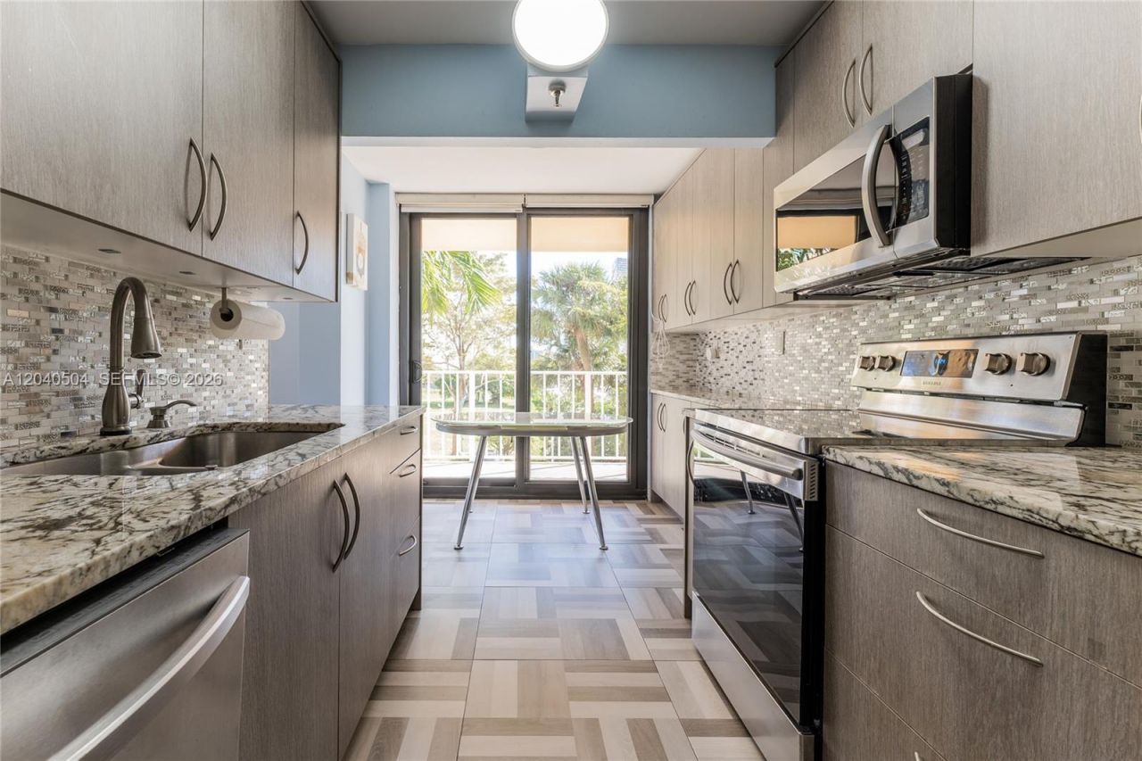 290 174th St , Unit 318, Sunny Isles Beach, FL 33160 Photo