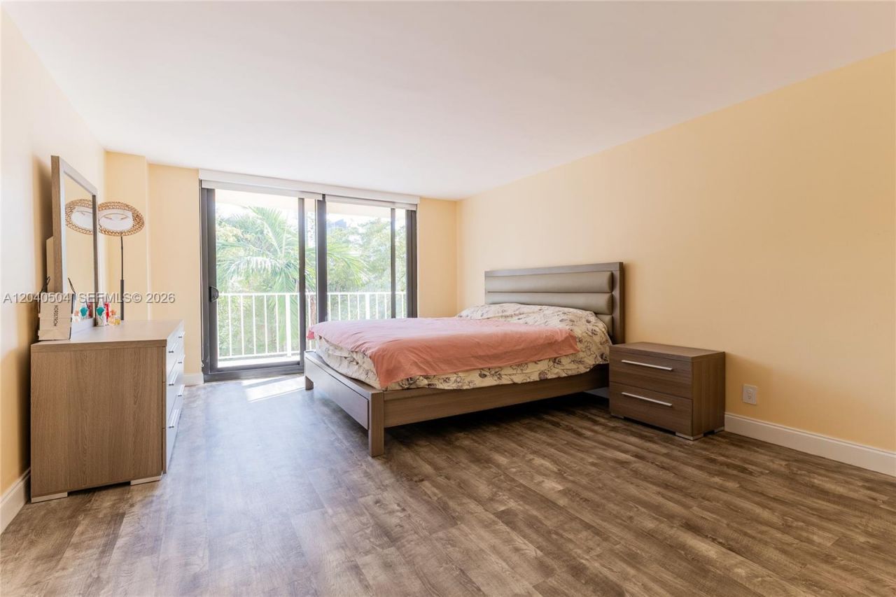 290 174th St , Unit 318, Sunny Isles Beach, FL 33160 Photo