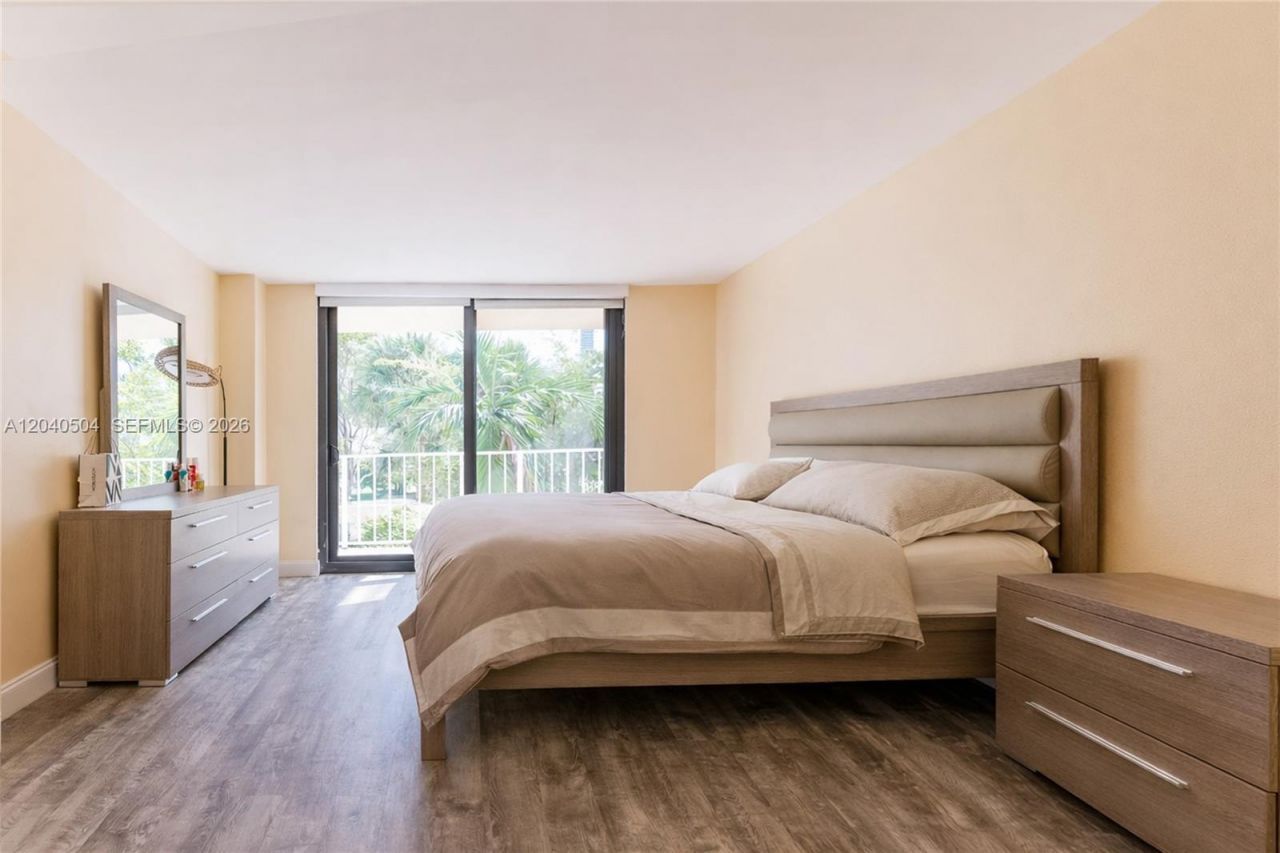 290 174th St , Unit 318, Sunny Isles Beach, FL 33160 Photo