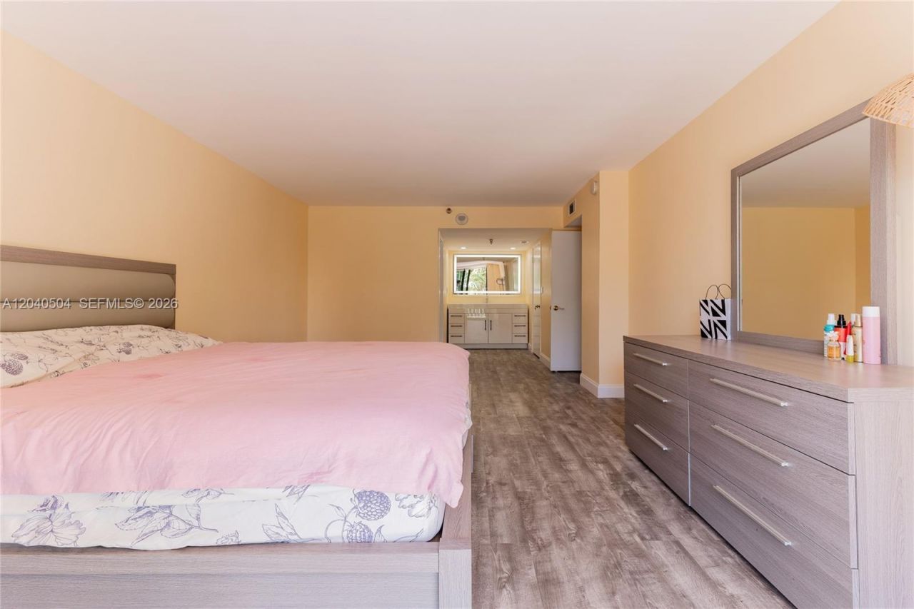 290 174th St , Unit 318, Sunny Isles Beach, FL 33160 Photo