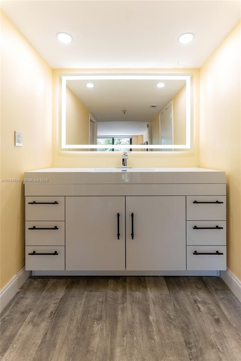 290 174th St , Unit 318, Sunny Isles Beach, FL 33160 Photo