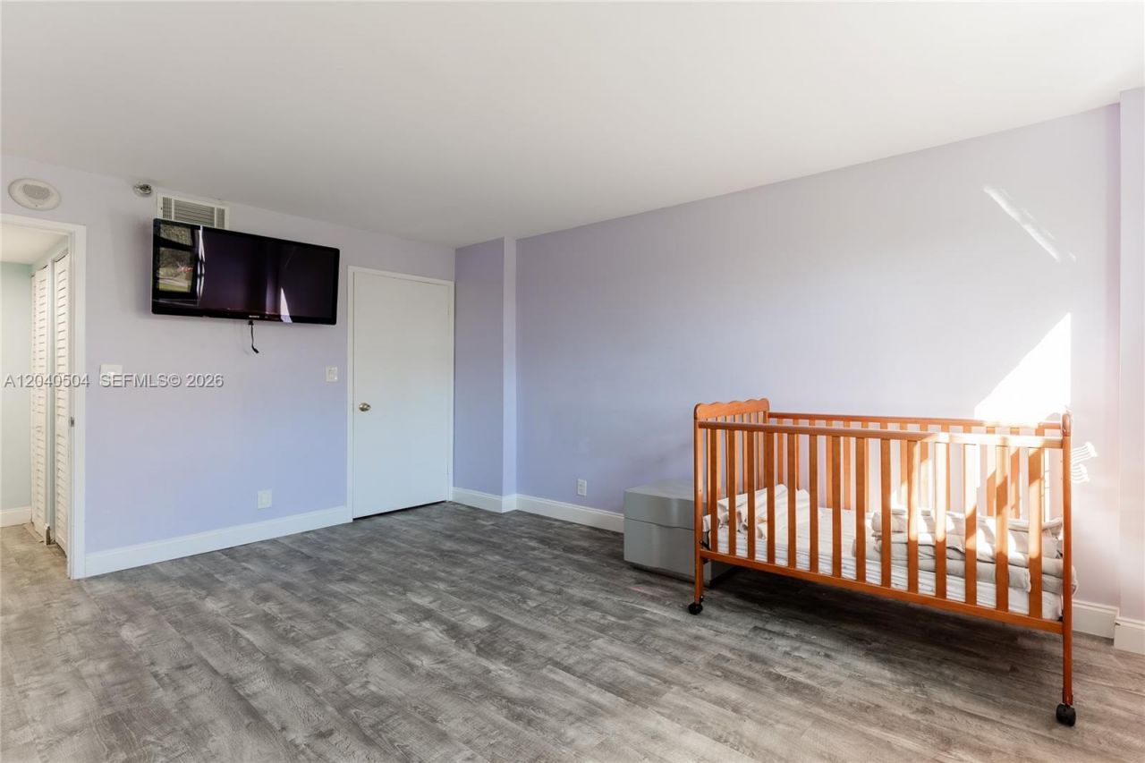 290 174th St , Unit 318, Sunny Isles Beach, FL 33160 Photo