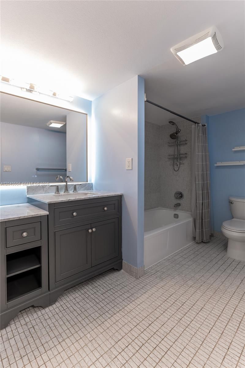 290 174th St , Unit 318, Sunny Isles Beach, FL 33160 Photo