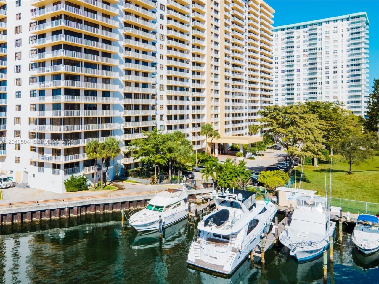 290 174th St , Unit 318, Sunny Isles Beach, FL 33160 Photo