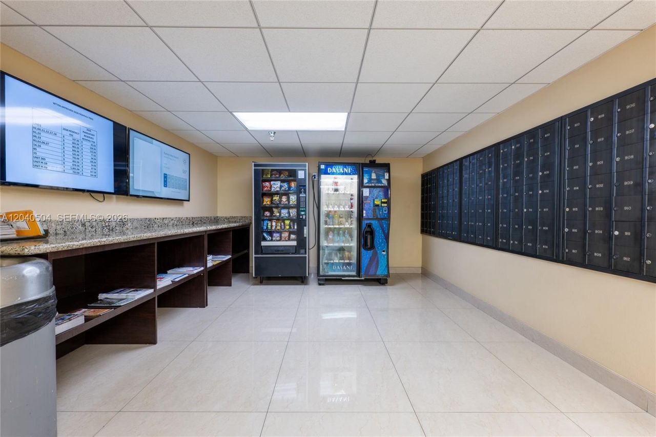 290 174th St , Unit 318, Sunny Isles Beach, FL 33160 Photo