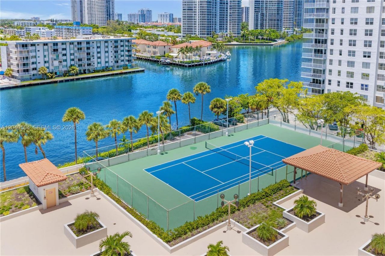 290 174th St , Unit 318, Sunny Isles Beach, FL 33160 Photo