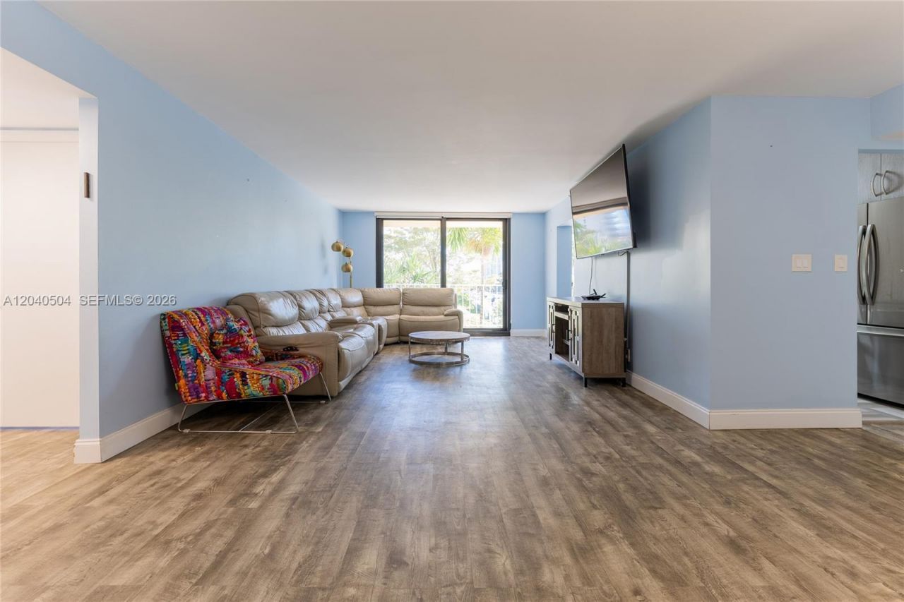 290 174th St , Unit 318, Sunny Isles Beach, FL 33160 Photo