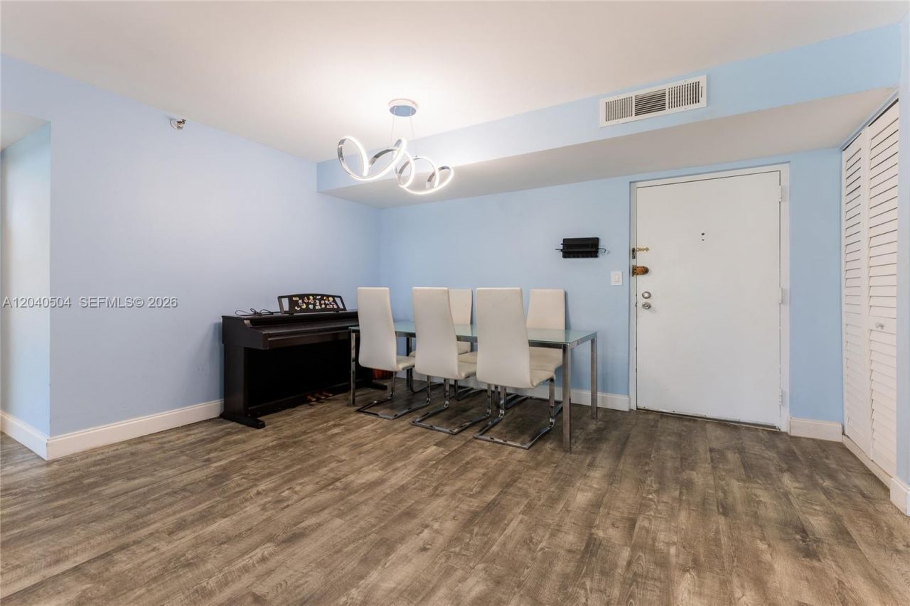 290 174th St , Unit 318, Sunny Isles Beach, FL 33160 Photo