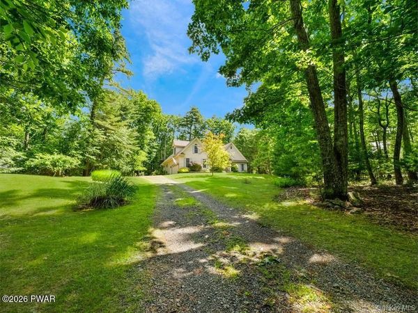 101 Azalea Court , Milford, PA 18337