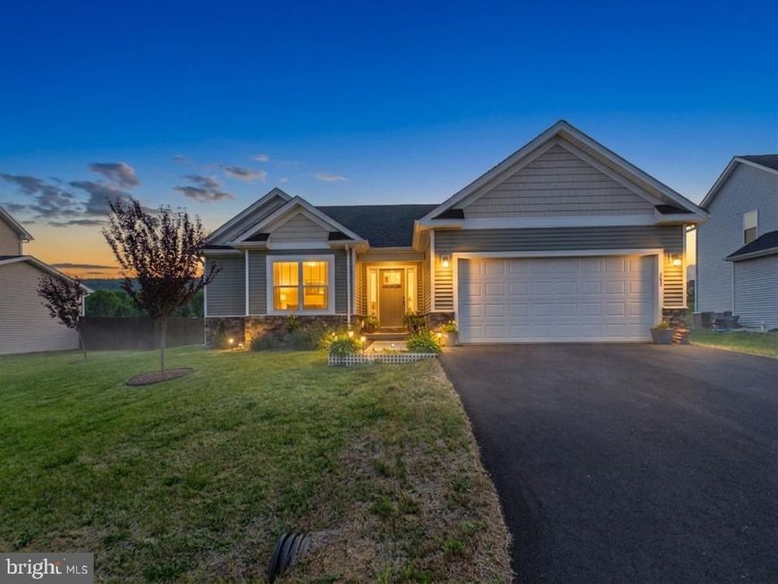 185 Twickenham Drive, Martinsburg, WV 25403 Main Photo