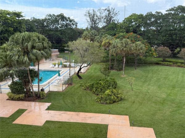 900 Saint Charles Pl, Unit 407, Pembroke Pines, FL 33026