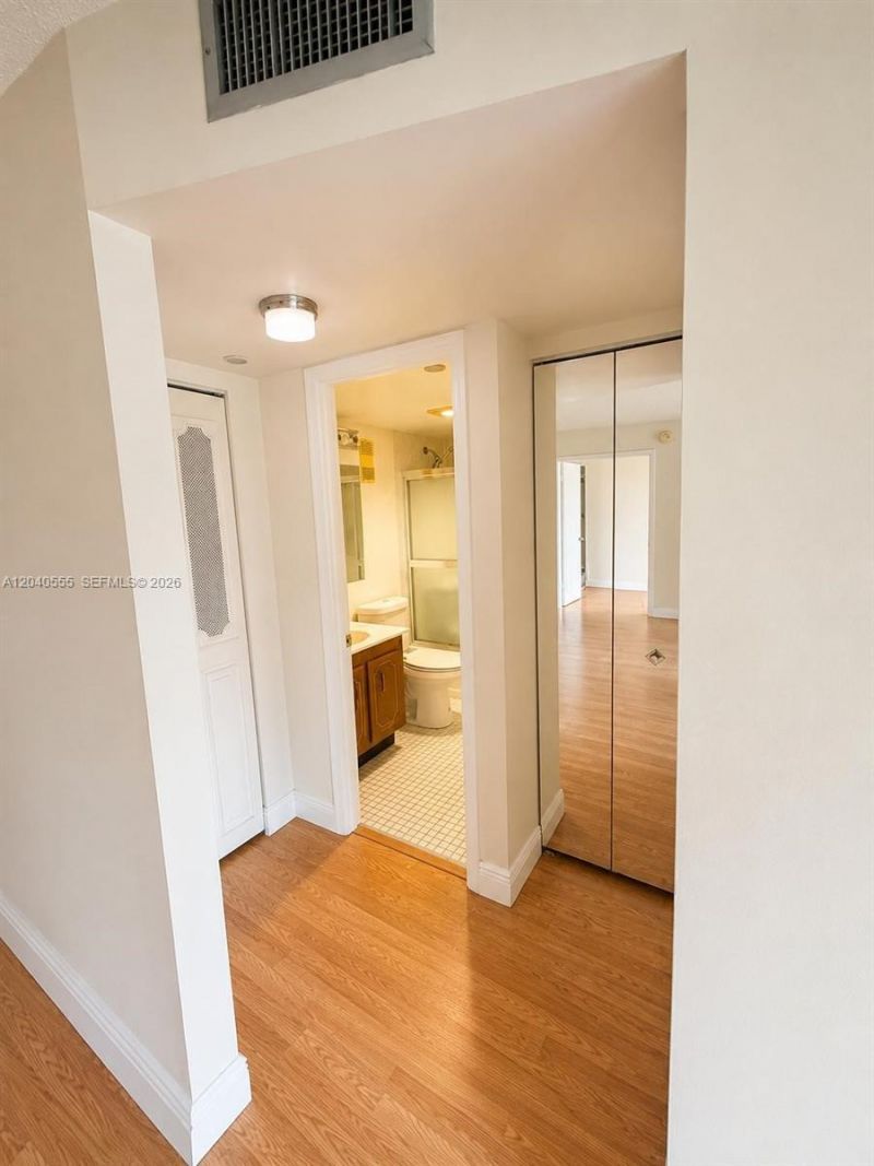 900 Saint Charles Pl, Unit 407, Pembroke Pines, FL 33026 Photo
