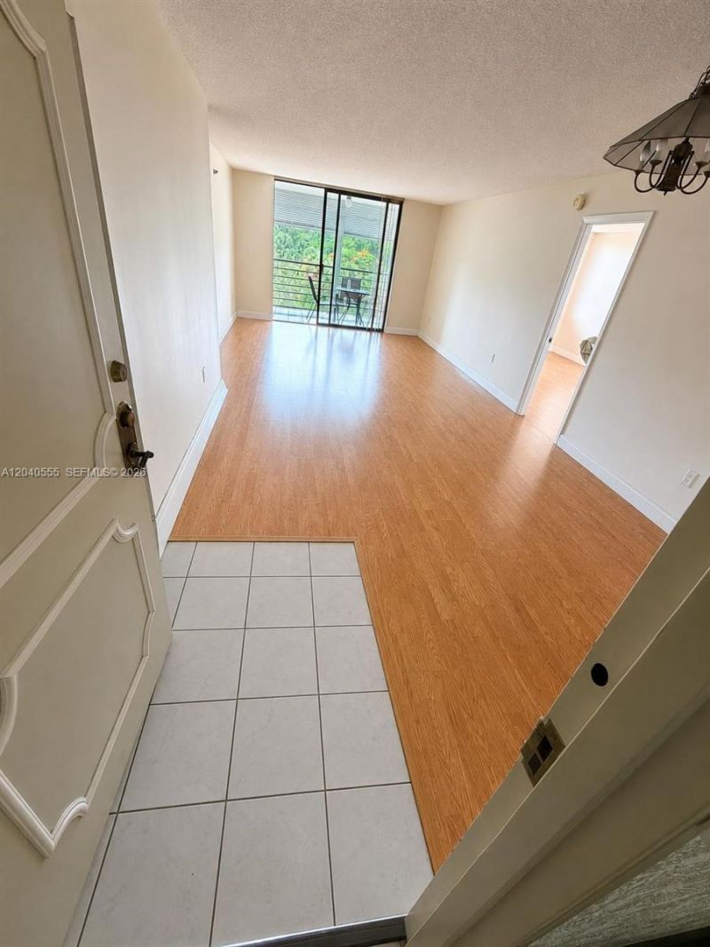 900 Saint Charles Pl, Unit 407, Pembroke Pines, FL 33026 Photo