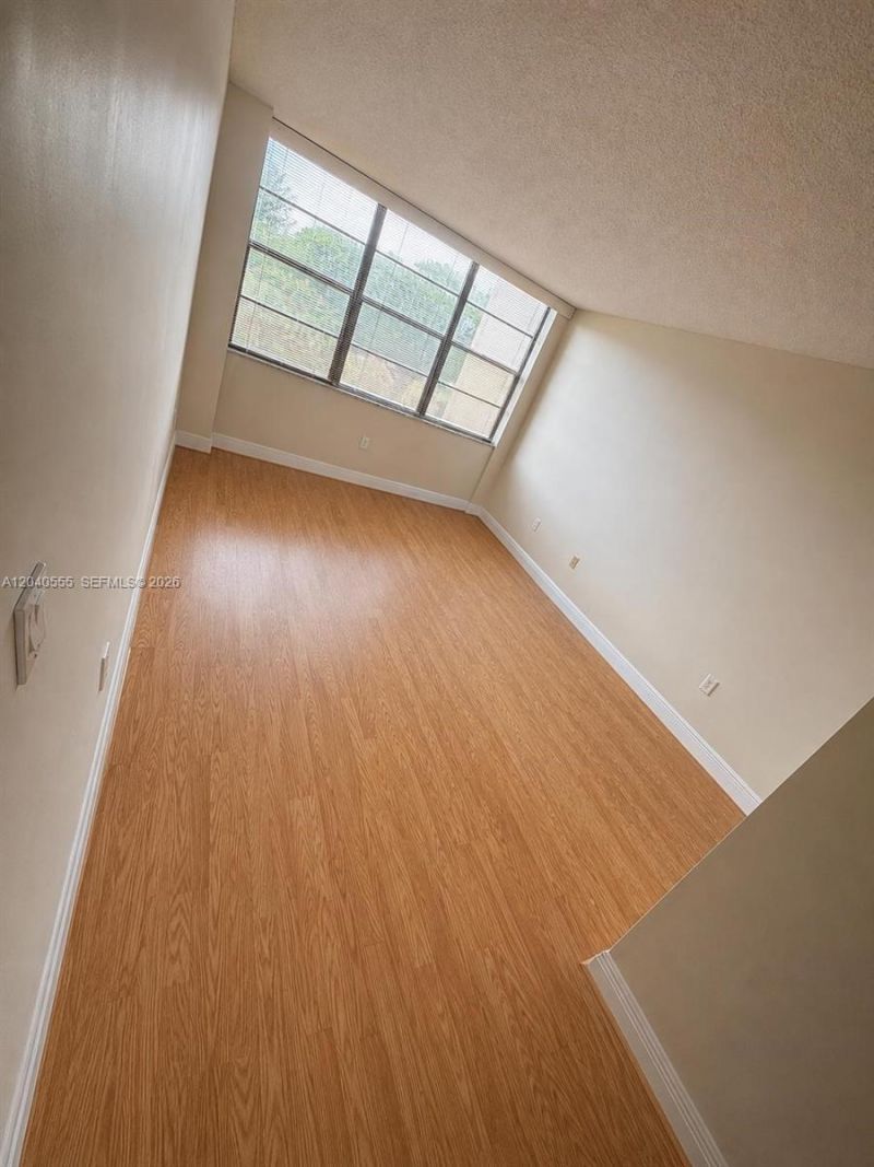 900 Saint Charles Pl, Unit 407, Pembroke Pines, FL 33026 Photo