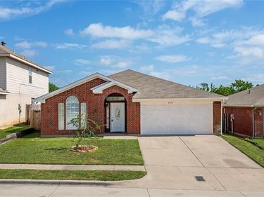 2374 Stagecoach Street, Fort Worth, TX 76133