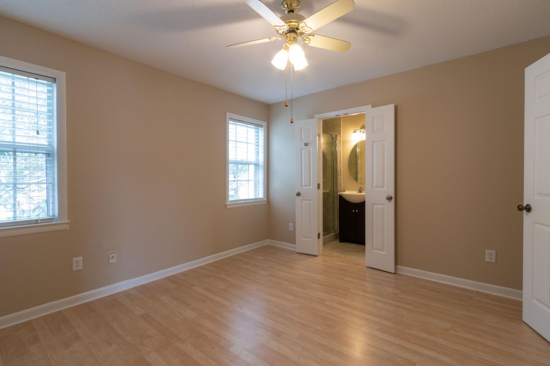 324 Lakeside Drive Photo 15