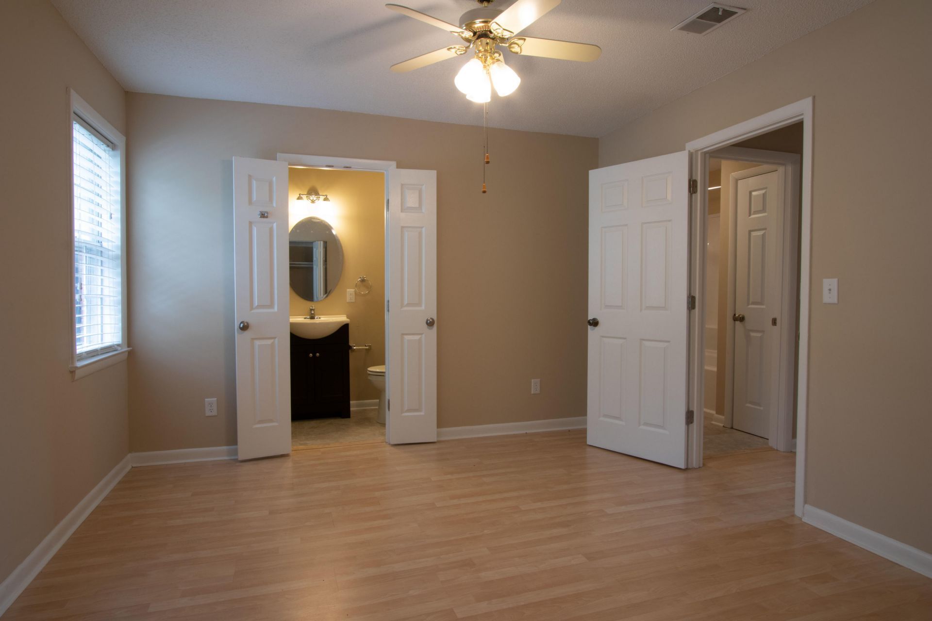 324 Lakeside Drive Photo 16
