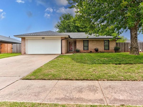 630 S Heights Drive, Mustang, OK 73064