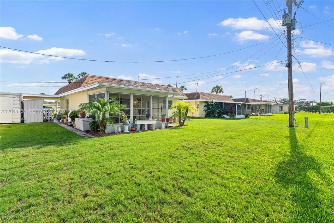 2208 Gardenia Way , Lehigh Acres, FL 33936 Photo