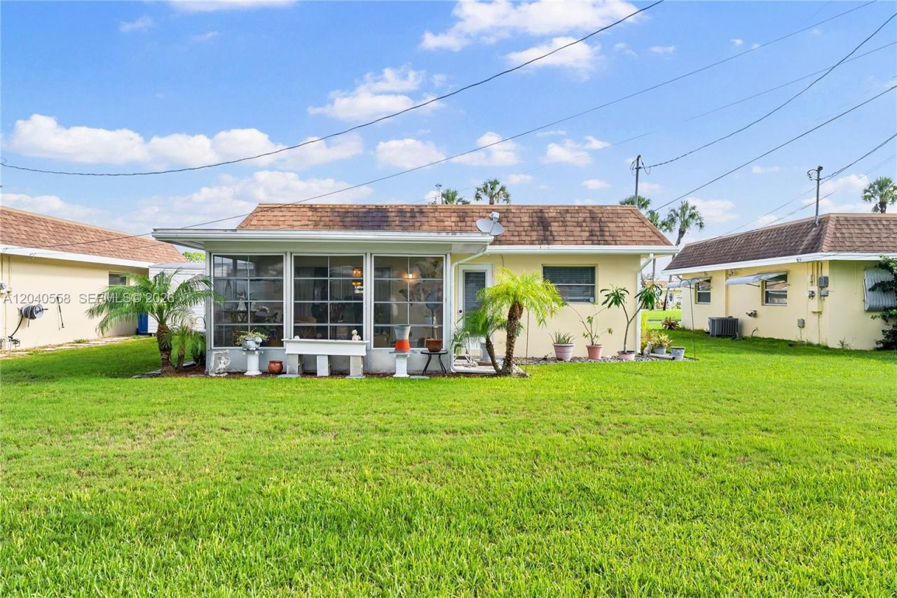 2208 Gardenia Way , Lehigh Acres, FL 33936 Photo