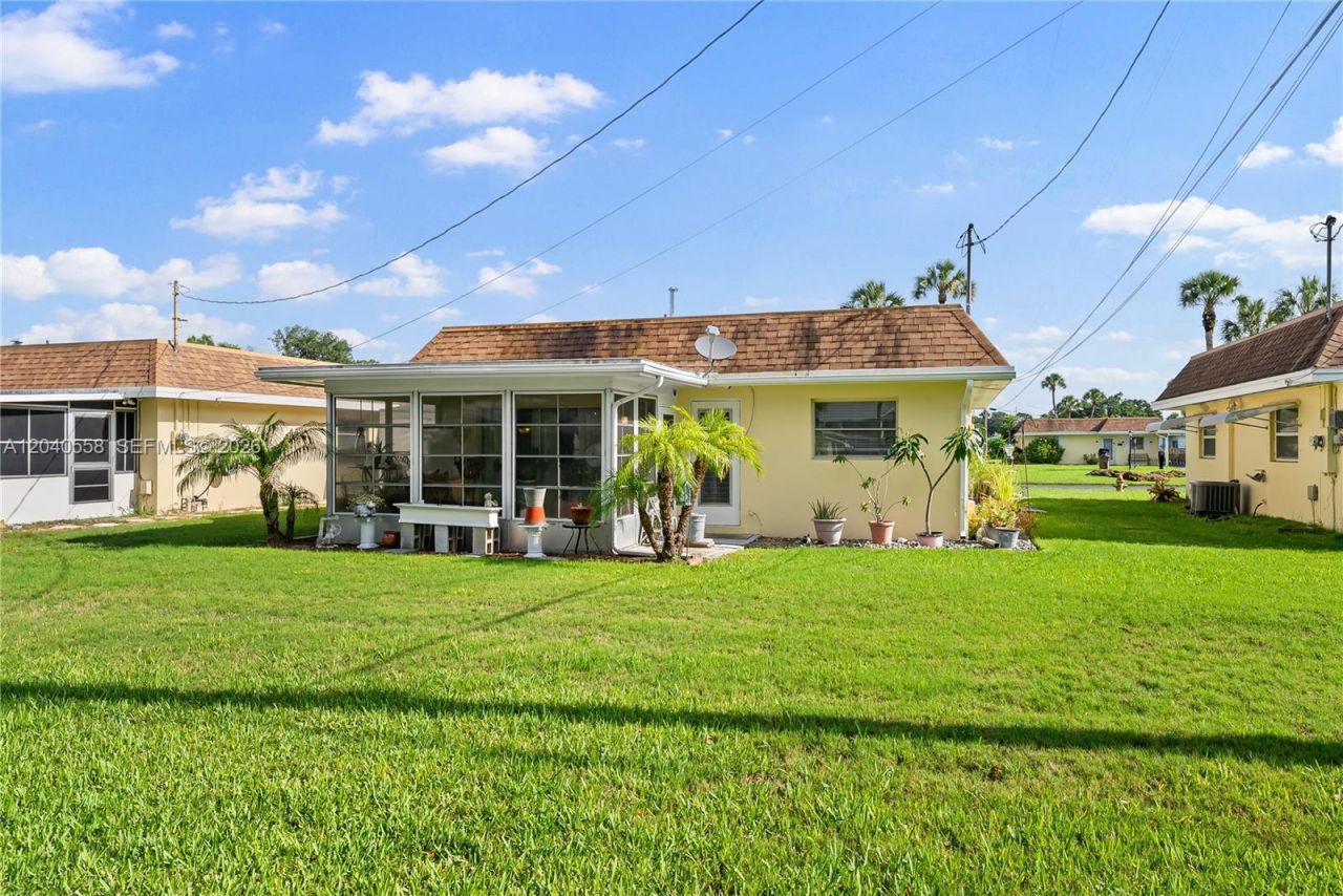 2208 Gardenia Way , Lehigh Acres, FL 33936 Photo