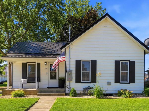 208 W Elm Street, Manchester, IA 52057