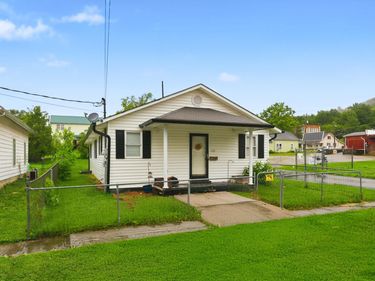 153 S Madison Avenue, Irvine, KY 40336