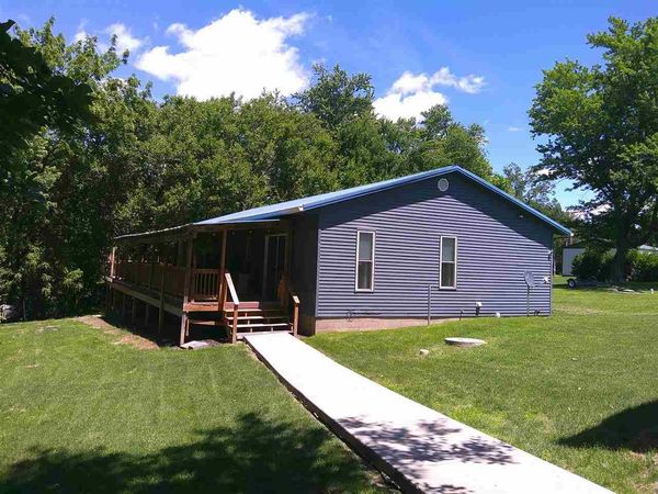 1252 & 1253 Holiday Lane, Brooklyn, IA 52211