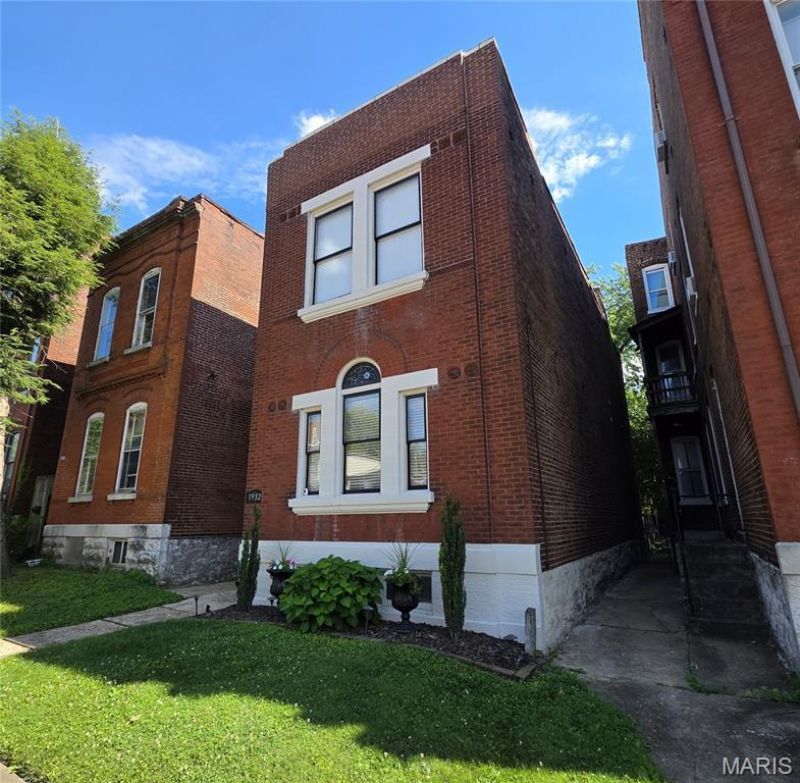 1932 Withnell Avenue, Saint Louis, MO 63118 Main Photo