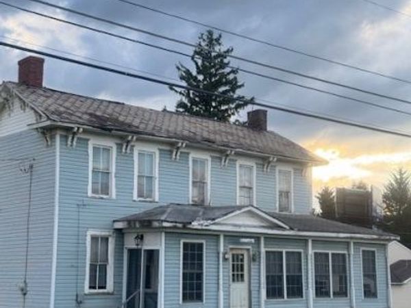 110 Kriess Rd , Butler, PA 16001