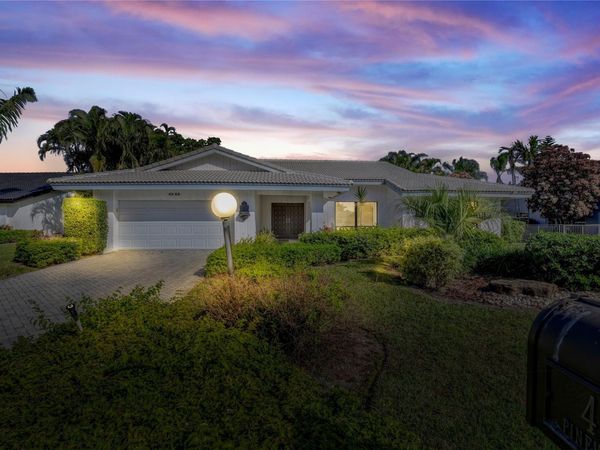 4989 Pineview Circle, Delray Beach, FL 33445