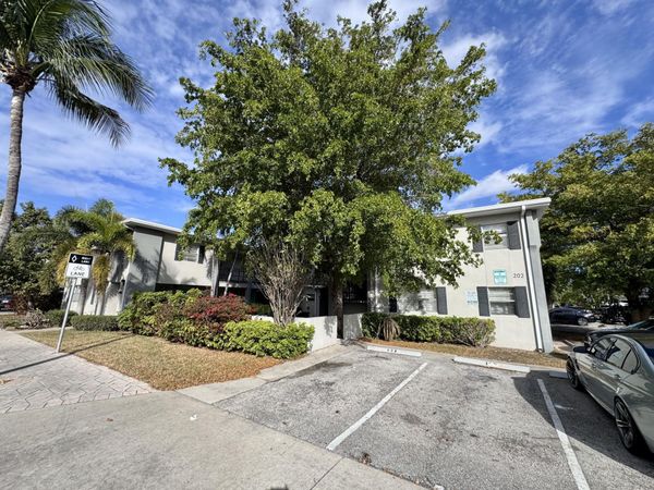 202 Lucerne Avenue, Unit 9, Lake Worth Beach, FL 33460